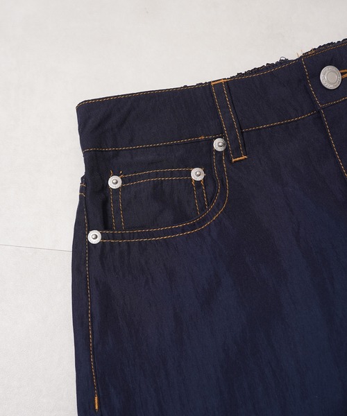 1111clothing(ワンフォークロージング)の「ナイロン ワッシャー バレルレッグパンツ / Nylon Washer Barrel Leg Pants(その他パンツ・レディース・ブラック/ネイビー・L)」の11枚目の写真