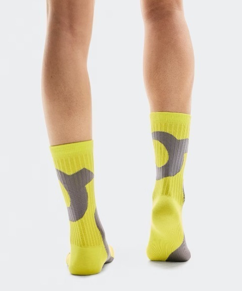 On(オン)の「On/オン Liquid Logo Sock High 2P(ソックス/靴下・メンズ・ライム/アイボリー・M/S)」の9枚目の写真