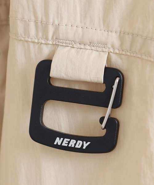 NERDY（ノルディ）の「袖ライン ナイロンウインドブレーカー（ナイロンジャケット・レディース・ベージュ・M/S）」の14枚目の写真