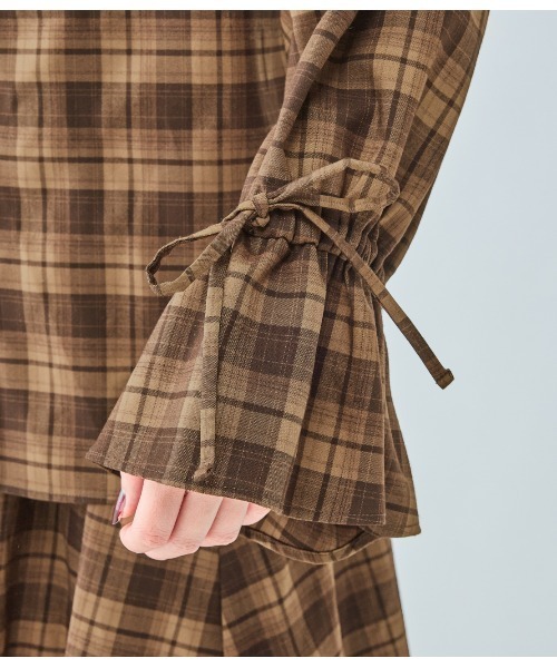 minä perhonen チェック柄 ブラウス　シャツ フレアスリーブ　日本製 チェックギャザーフレアスリーブシャツ（シャツ/ブラウス）｜PEACH