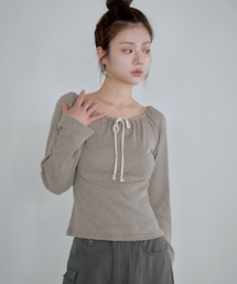 【UNE ORIGINAL】【オフショル、ワンショル、ラウンド3way仕様】【胸元のストリングで体系によって調節可能】フロントリボンラブリーフラワーパンチングオフショルダーカットソー