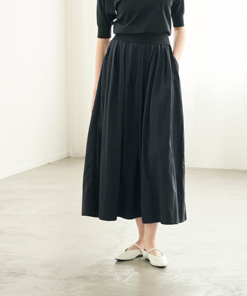 N.O.R.C（ノーク）の「撥水ランダムタックボリュームスカート【NYLON WATER PROOF】（スカート・レディース・チョコ/ブラック・M/S）」の4枚目の写真