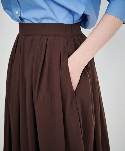 N.O.R.C（ノーク）の「撥水ランダムタックボリュームスカート【NYLON WATER PROOF】（スカート・レディース・チョコ/ブラック・M/S）」の12枚目の写真