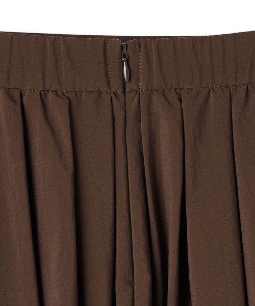 N.O.R.C（ノーク）の「撥水ランダムタックボリュームスカート【NYLON WATER PROOF】（スカート・レディース・チョコ/ブラック・M/S）」の22枚目の写真