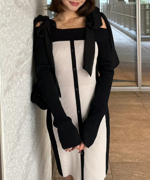 rienda(リエンダ)の「バイカラーオフショルリボンニットミニワンピース 秋服 冬服(ワンピース・レディース・ベージュ/ブルー/レッド・FREE)」の2枚目の写真