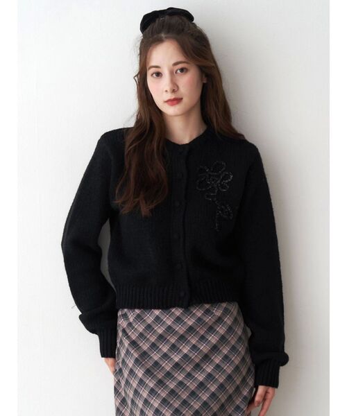 CALNAMUR(カルナムール)の「ニットエンブロイダリーカーディガン(ニット/セーター・レディース・レッド/ピンク/ブラック・FREE)」の1枚目の写真