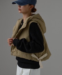 r. | クロップドフーディー中わたベスト(ダウンベスト)