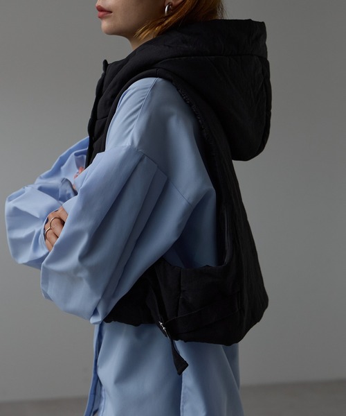 r.(アールドット)の「クロップドフーディー中わたベスト(ダウンベスト・レディース・ベージュ/オリーブ/ブラック・FREE)」の9枚目の写真