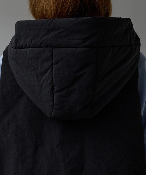 セール】クロップドフーディー中わたベスト（ダウンベスト）｜r