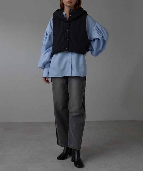 r.(アールドット)の「クロップドフーディー中わたベスト(ダウンベスト・レディース・ベージュ/オリーブ/ブラック・FREE)」の22枚目の写真