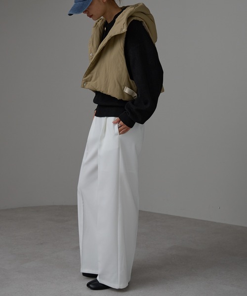 r.(アールドット)の「クロップドフーディー中わたベスト(ダウンベスト・レディース・ベージュ/オリーブ/ブラック・FREE)」の13枚目の写真