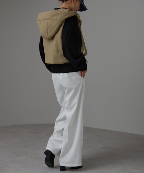 r.(アールドット)の「クロップドフーディー中わたベスト(ダウンベスト・レディース・ベージュ/オリーブ/ブラック・FREE)」の17枚目の写真