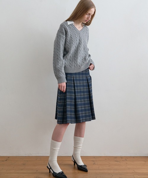 Kijun(キジュン)の「【NYLON JP 1月号 掲載】Kijun/キジュン Shirt Collar V-Neck Knit メリノウール ケーブル編み 襟付きニット 冬服(ニット/セーター・レディース・ネイビー/ミックスグレー・S/M)」の14枚目の写真