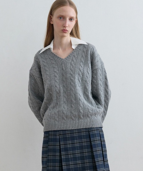 Kijun(キジュン)の「【NYLON JP 1月号 掲載】Kijun/キジュン Shirt Collar V-Neck Knit メリノウール ケーブル編み 襟付きニット 冬服(ニット/セーター・レディース・ネイビー/ミックスグレー・S/M)」の18枚目の写真