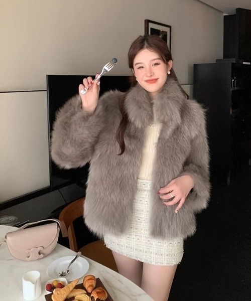 lilful（リルフル）の「シャギーファーカラーボリュームショートジャケット（ブルゾン・レディース・ブラウン・F）」の3枚目の写真