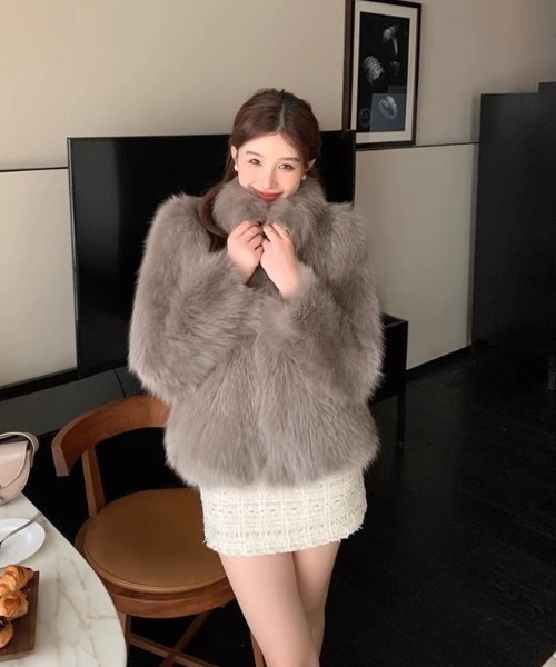 lilful（リルフル）の「シャギーファーカラーボリュームショートジャケット（ブルゾン・レディース・ブラウン・F）」の4枚目の写真