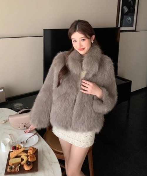 lilful（リルフル）の「シャギーファーカラーボリュームショートジャケット（ブルゾン・レディース・ブラウン・F）」の5枚目の写真