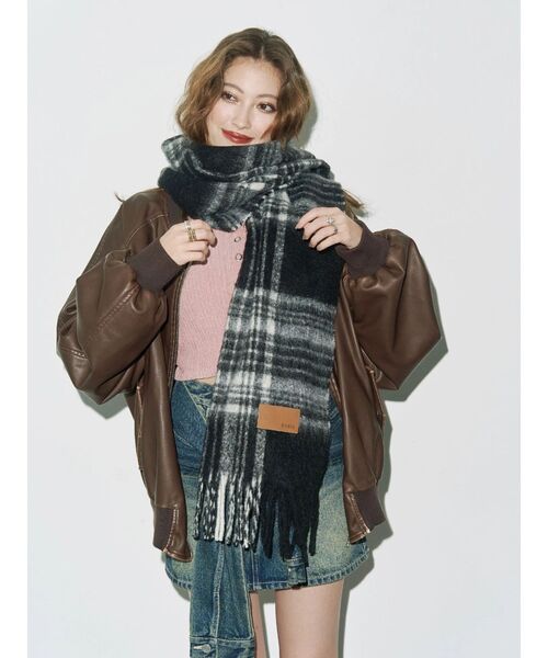 EVRIS（エヴリス）の「シャギーソフトマフラー（マフラー・レディース・マスタード/ホワイト/ブラック/ブルー・FREE）」の7枚目の写真