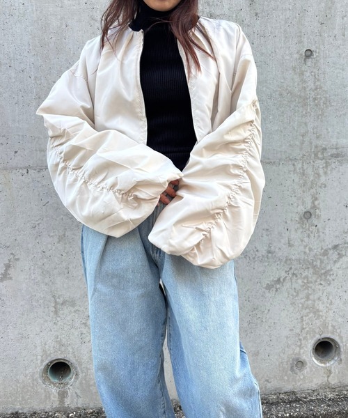 merrylatte（メリーラテ）の「ボリューム ギャザー スリーブ ブルゾン【Muller Rossi】（ブルゾン・レディース・アイボリー・FREE）」の2枚目の写真