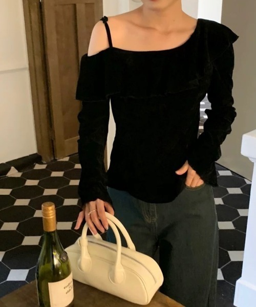 LADY LIKE(レディライク)の「ワンショルダーベロアトップス(Tシャツ/カットソー・レディース・モカ/ブラック・M)」の11枚目の写真