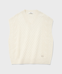 Fallett（ファレット）の「V neck cable-knit vest ivory（ベスト・メンズ）」
