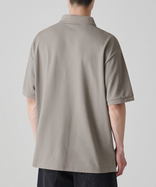 MUSINSA STANDARD（ムシンサスタンダード）の「[クールタンダード] リラックスフィットピケポロシャツ [ダスティベージュ]（ポロシャツ・メンズ・その他・SMALL/MEDIUM/LARGE/X-LARGE/XX-LARGE/XXX-LARGE）」の8枚目の写真