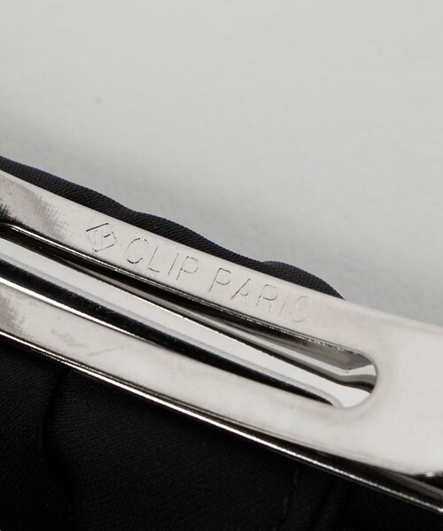 UNITED ARROWS（ユナイテッドアローズ）の「ビジュー×サテン ナローリボン バレッタ（バレッタ/ヘアクリップ・レディース・ブラック・FREE）」の6枚目の写真