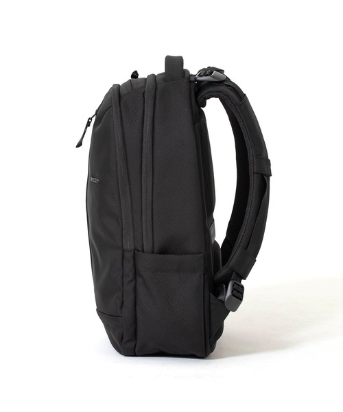 incase（インケース）の「Incase Tracks Backpack 18L-Black（バックパック/リュック・メンズ・ブラック・ONE SIZE）」の2枚目の写真