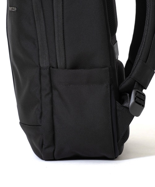 incase（インケース）の「Incase Tracks Backpack 18L-Black（バックパック/リュック・メンズ・ブラック・ONE SIZE）」の3枚目の写真