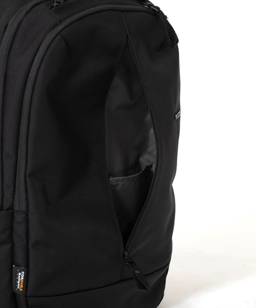 incase（インケース）の「Incase Tracks Backpack 18L-Black（バックパック/リュック・メンズ・ブラック・ONE SIZE）」の11枚目の写真