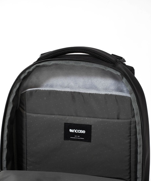 incase（インケース）の「Incase Tracks Backpack 18L-Black（バックパック/リュック・メンズ・ブラック・ONE SIZE）」の14枚目の写真