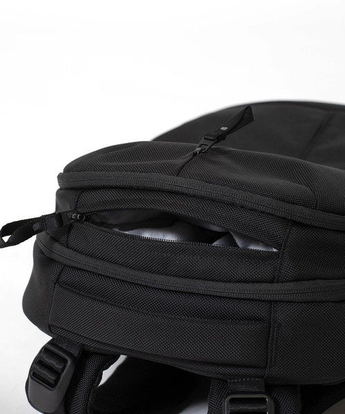 incase（インケース）の「Incase Tracks Backpack 18L-Black（バックパック/リュック・メンズ・ブラック・ONE SIZE）」の16枚目の写真