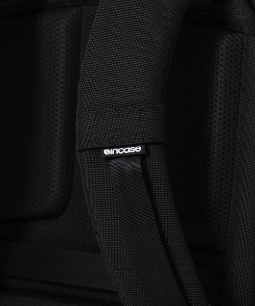incase（インケース）の「Incase Tracks Backpack 18L-Black（バックパック/リュック・メンズ・ブラック・ONE SIZE）」の17枚目の写真