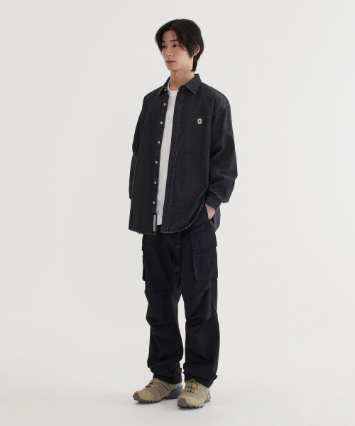COVERNAT(カバーナット)の「Cロゴデニムシャツ ブラック(シャツ/ブラウス・レディース・その他・X-SMALL/SMALL/MEDIUM/LARGE/X-LARGE/XX-LARGE)」の5枚目の写真