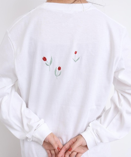 l'atelier du savon(アトリエドサボン)の「植物おせわ係 アップリケ刺繍ロンT(Tシャツ/カットソー・レディース・ホワイト/グレー・FREE)」の4枚目の写真