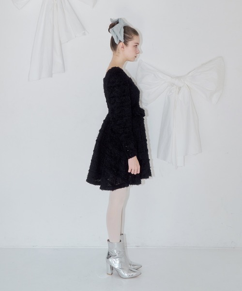 mieya mieya(ミーヤミーヤ)の「【mieya mieya】SHAGGY RIBBON MINI OP/シャギーリボンミニワンピース(ワンピース・レディース・ブラック/ホワイト・FREE)」の5枚目の写真