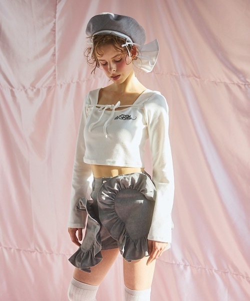 lilLilly（リルリリー）の「スクエアネックバイカラーリボントップス（Tシャツ/カットソー・レディース・ホワイト/ホワイト系その他/ブラック/ブラック系その他・FREE）」の2枚目の写真