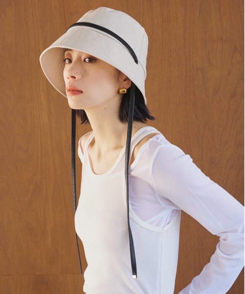 AIC.(エーアイシー)の「【UVカット】ロングストラップバケットハット/UPF50+/接触冷感/サイズ調節可能/紐取り外し可能(ハット・レディース・ブラック/アイボリー・FREE)」の6枚目の写真