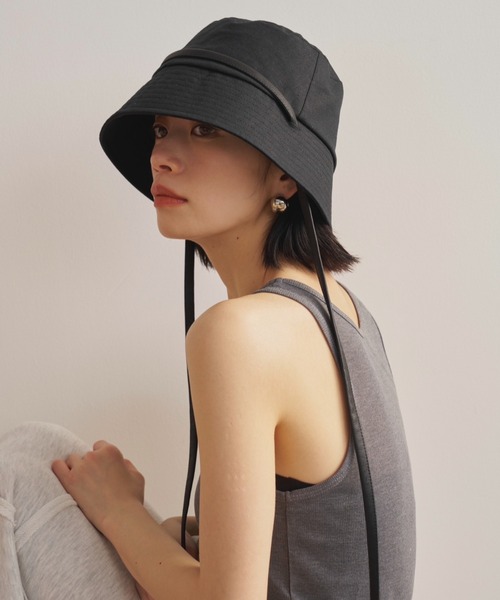 AIC.(エーアイシー)の「【UVカット】ロングストラップバケットハット/UPF50+/接触冷感/サイズ調節可能/紐取り外し可能(ハット・レディース・ブラック/アイボリー・FREE)」の16枚目の写真