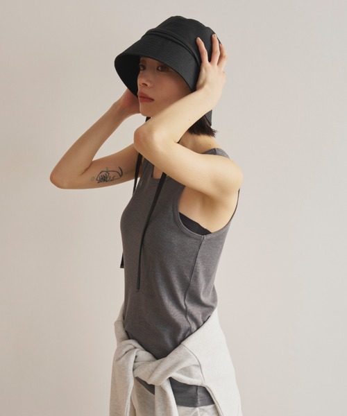 AIC.（エーアイシー）の「【UVカット】ロングストラップバケットハット/UPF50+/接触冷感/サイズ調節可能/紐取り外し可能（ハット・レディース・ブラック/アイボリー・FREE）」の22枚目の写真