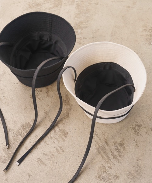 AIC.(エーアイシー)の「【UVカット】ロングストラップバケットハット/UPF50+/接触冷感/サイズ調節可能/紐取り外し可能(ハット・レディース・ブラック/アイボリー・FREE)」の4枚目の写真