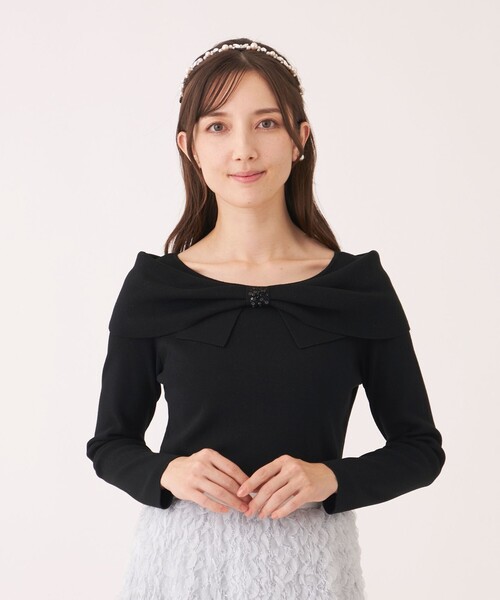 TO BE CHIC(トゥー ビー シック)の「リボンオフタートル ニット(ニット/セーター・レディース・ベージュ/ブラック・40)」の1枚目の写真