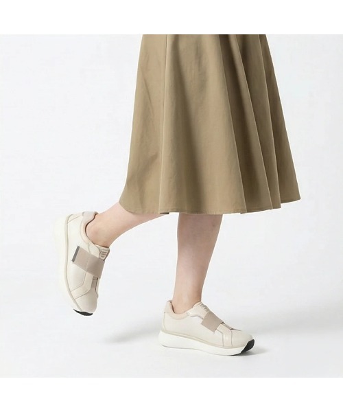 Mode et Jacomo（モードエジャコモ）の「きれいめ厚底ベルクロスニーカー（スニーカー・レディース・ブラック/アイボリー/ライトピンク・22.5cm/23cm/23.5cm/24cm/24.5cm）」の9枚目の写真