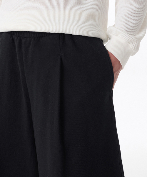 MUSINSA STANDARD（ムシンサスタンダード）の「ワンタックロングバミューダスウェットパンツ[ブラック]（その他パンツ・メンズ・その他・X-LARGE/LARGE/XX-LARGE/MEDIUM/SMALL/XXX-LARGE）」の4枚目の写真