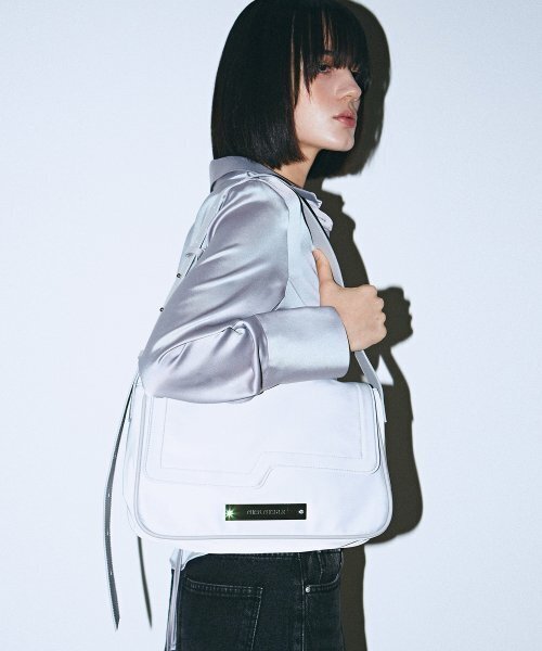 NICK&NICOLE(ニックアンドニコール)の「CRYSTAL WAVE POINT MESSENGER BAG_SILVER(ショルダーバッグ・レディース・その他・ONE SIZE)」の6枚目の写真