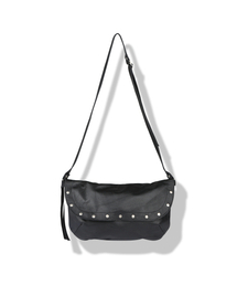 BESLOW（ビースロー）の「STUDED LEATHER BODY CROSS BAG BLACK（メッセンジャーバッグ）」