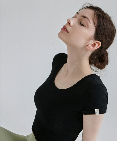 DEVIWEAR(デヴィウェア)の「ラブリー スリット クロップド半袖Tシャツ DEVI-T0091-ブラック(Tシャツ/カットソー・レディース・ブラック・FREE)」の5枚目の写真