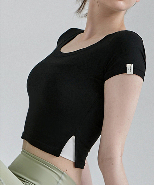 DEVIWEAR(デヴィウェア)の「ラブリー スリット クロップド半袖Tシャツ DEVI-T0091-ブラック(Tシャツ/カットソー・レディース・ブラック・FREE)」の3枚目の写真