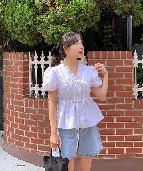 NONLOCAL(ノンローカル)の「Button Detail Denim Shorts - Light Blue(その他パンツ・レディース・その他・L/M/S)」の2枚目の写真