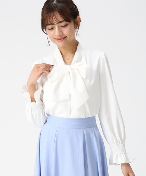 MISCH MASCH(ミッシュマッシュ)の「2026春夏新作 ボウタイシャーリングブラウス(シャツ/ブラウス・レディース・ブルー/ホワイト/ホワイト×ブラック/イエロー・フリ-)」の2枚目の写真